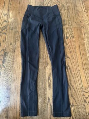 Lululemon Black High Rise Leggings Size 6 Side Pockets Athletic Yoga Pants